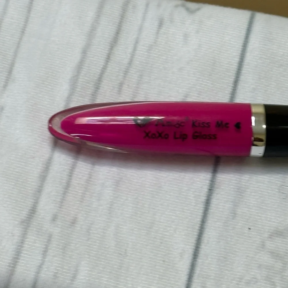 XOXO Pink Lip Gloss Vibrant Shine